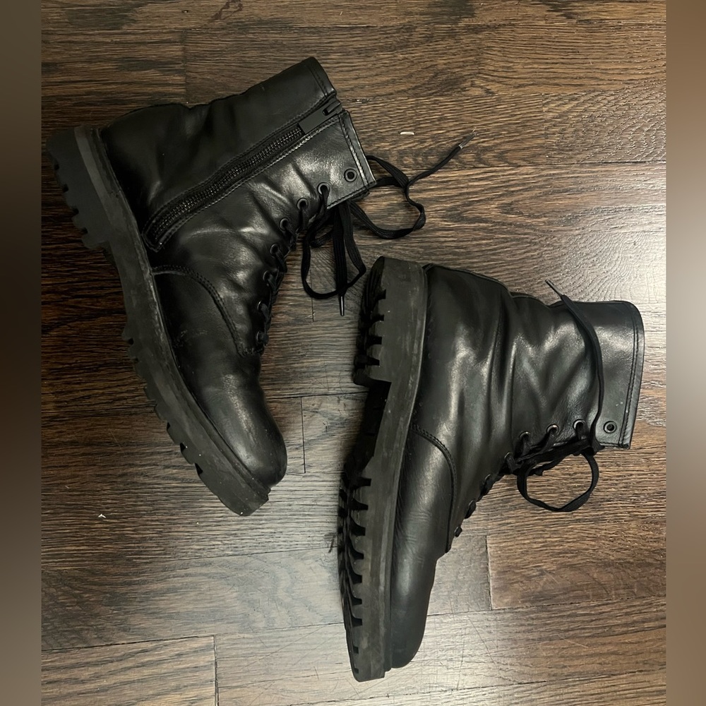 Combat boots